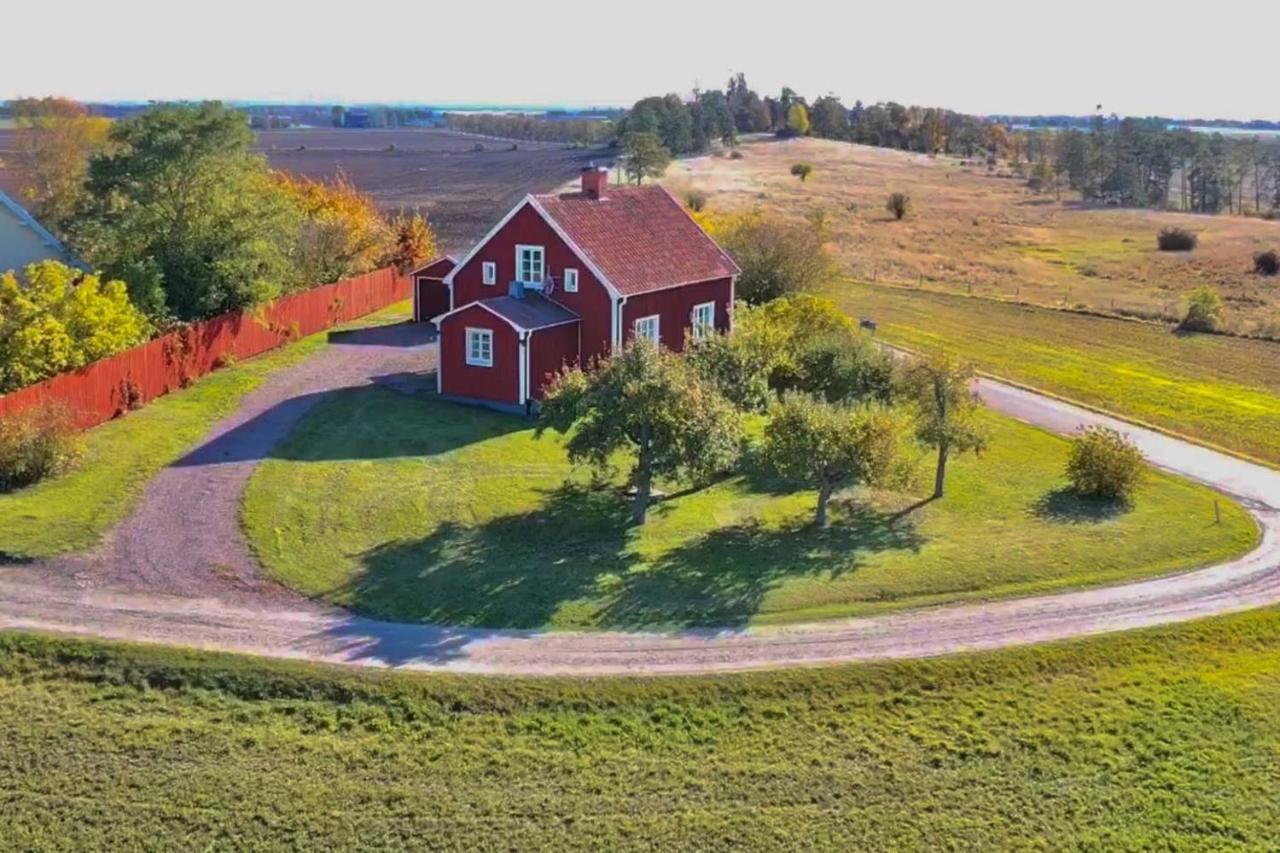 Stubbet - Charming - Newly Remade Villa Vadstena Extérieur photo